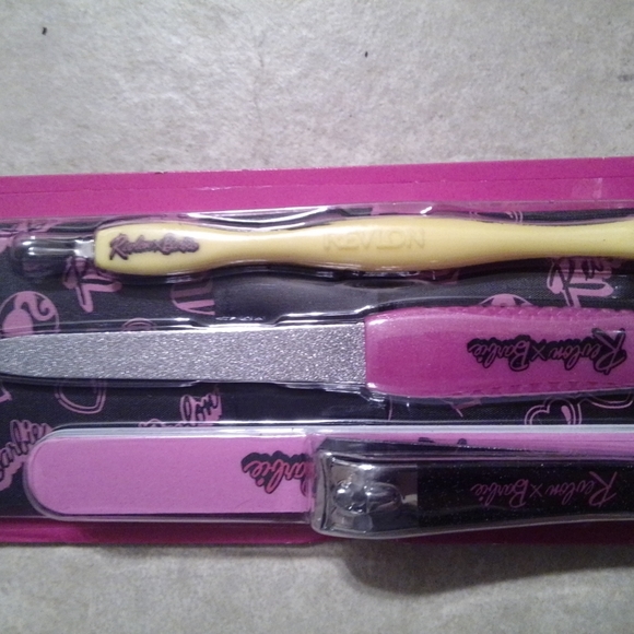 Barbie Manicure Limited Edition - Picture 4 of 16